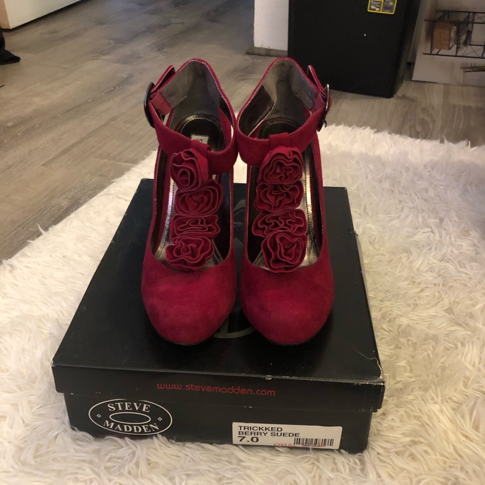 Berry suede Steve Madden Mary Jane Heel